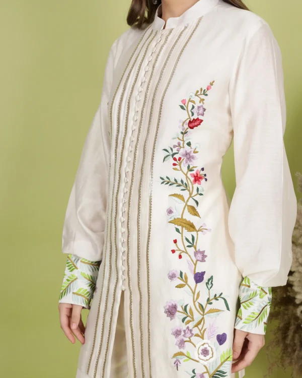 Elegant Off-White Chanderi Silk Kurta Set with Gotta Work